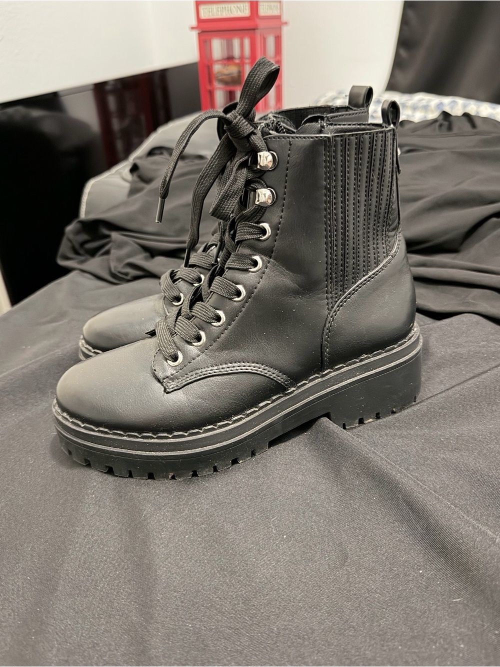 Black Lace-Up Combat Boots - Women Indigo Rd size 5